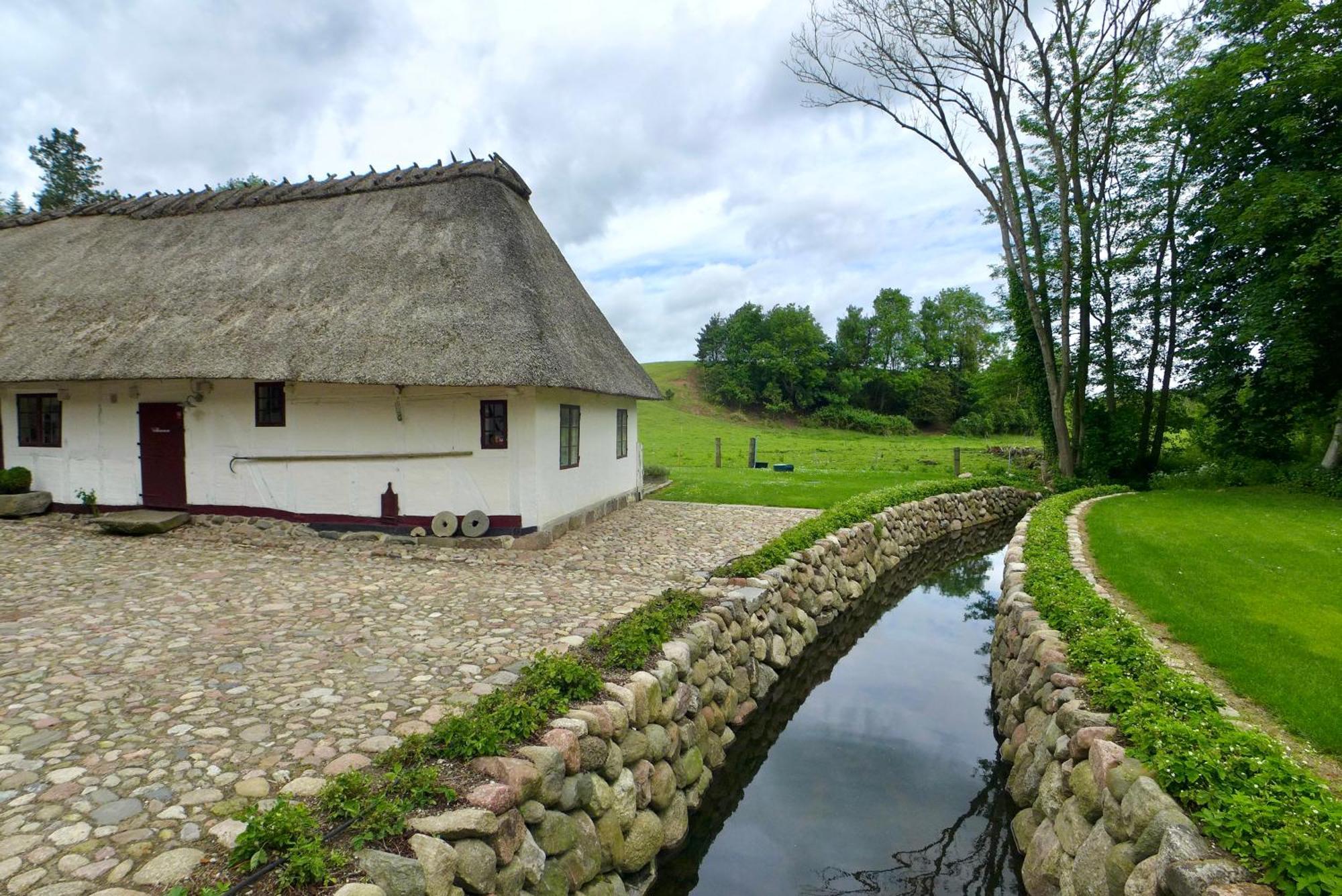 Lillemollens Bed & Breakfast Orbaek  Exterior photo
